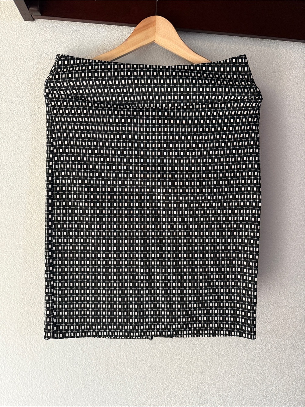 Margaret M Black and White Grid Pencil Skirt, Elastic Waist, Stretch, Size M